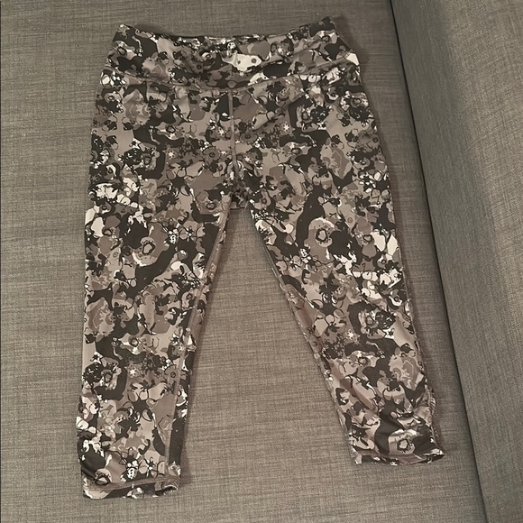GAIAM Black and Gray Leggings with Floral Pattern - Picture 1 of 6
